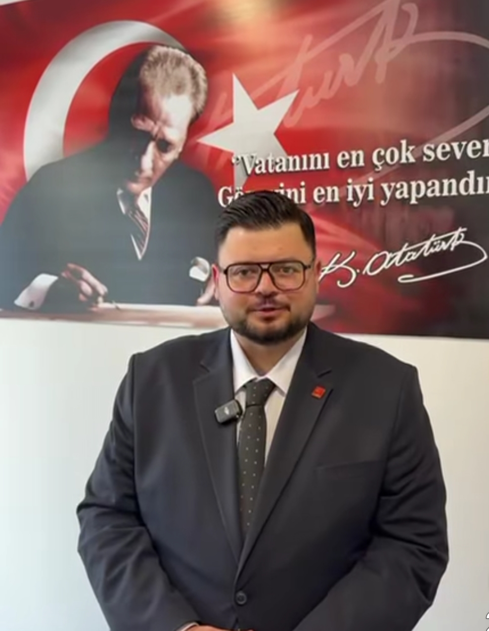 İzzet Kırılmaz, partililer tarafından büyük bir ilgiyle karşılandı.