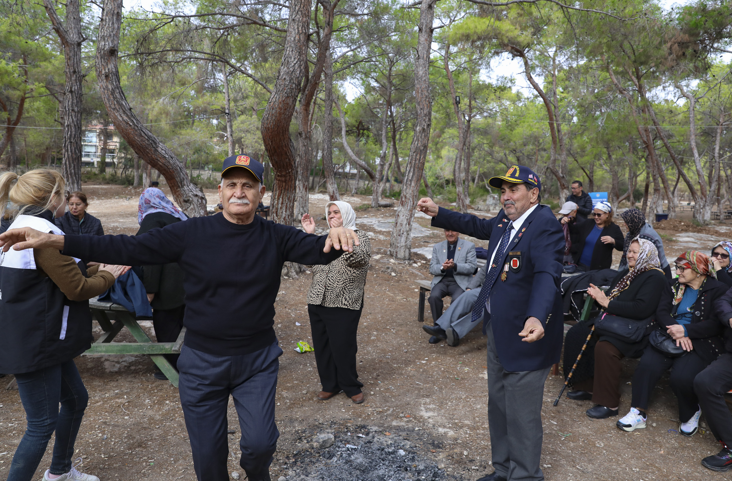 BÜYÜKŞEHİR, MUHARİP GAZİLER DERNEĞİ KOORDİNESİYLE PİKNİK ETKİNLİĞİ DÜZENLEDİ