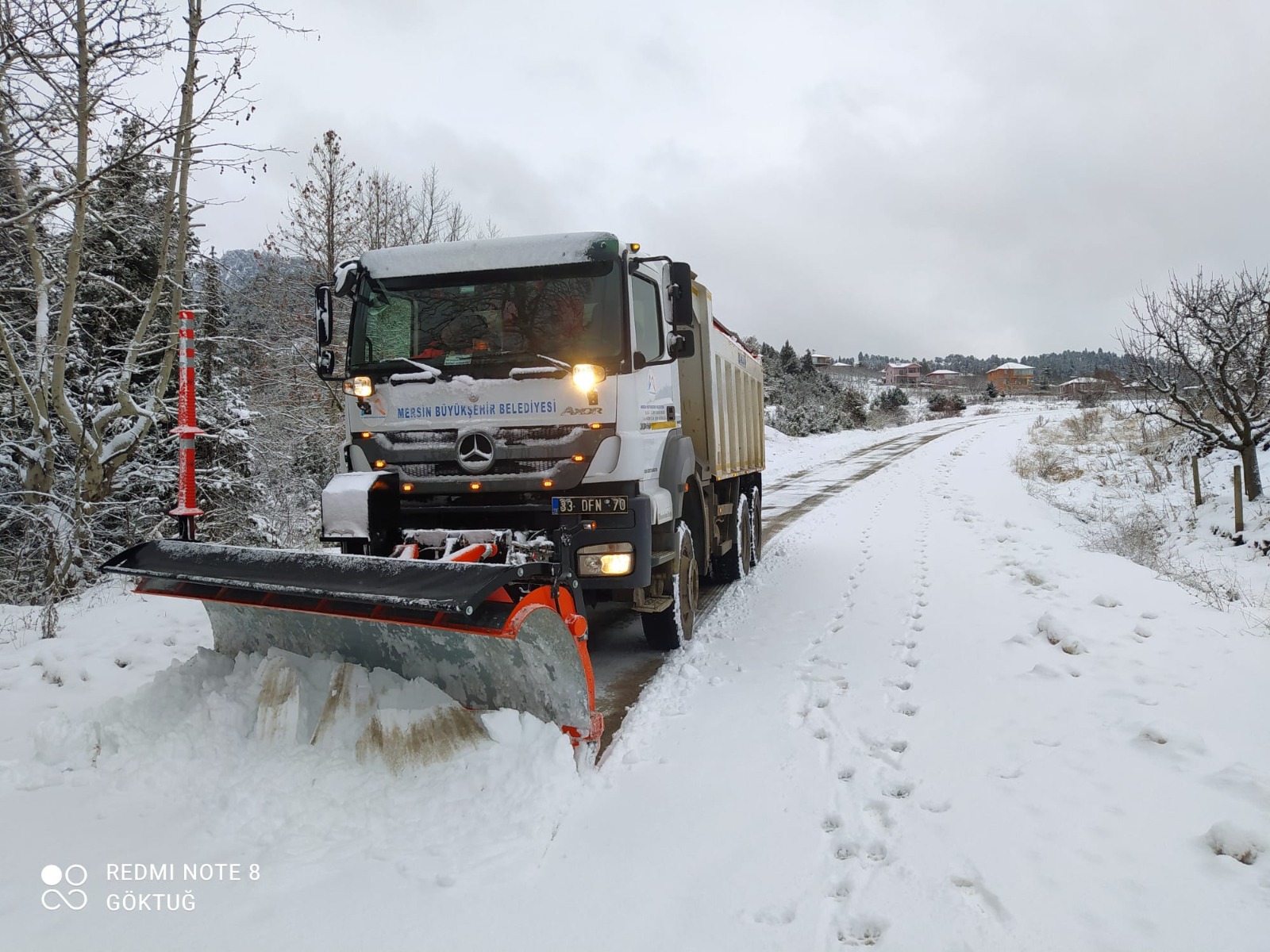 BÜYÜKŞEHİR OLUMSUZ HAVA KOŞULLARINA KARŞI 7/24 GÖREVE HAZIR