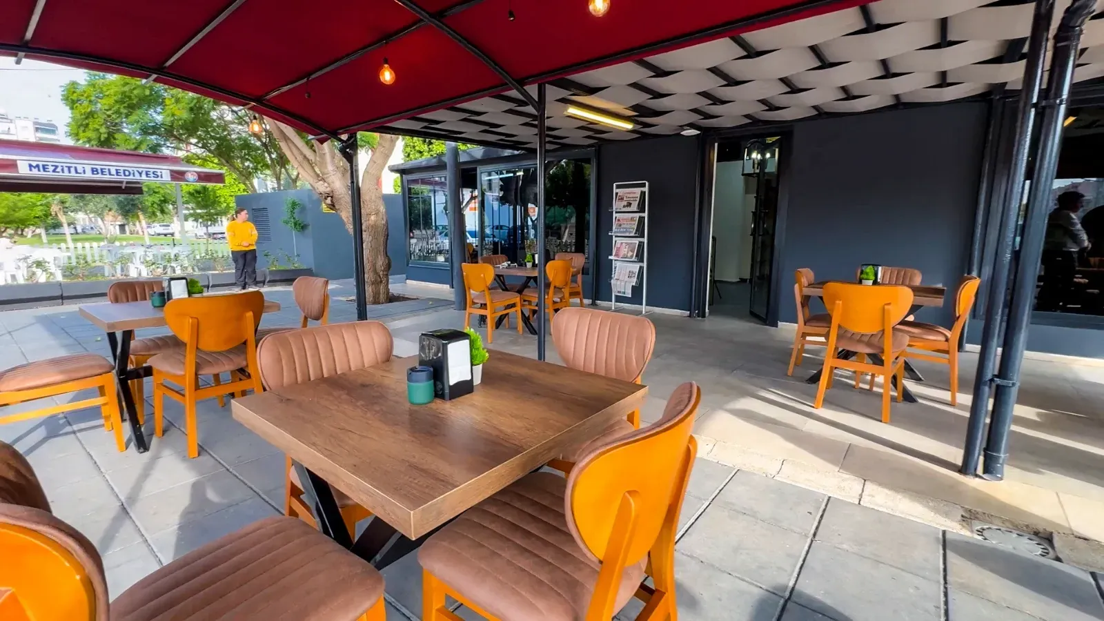 Mezitli’de yeni nesil kitap kafe hizmete açıldı