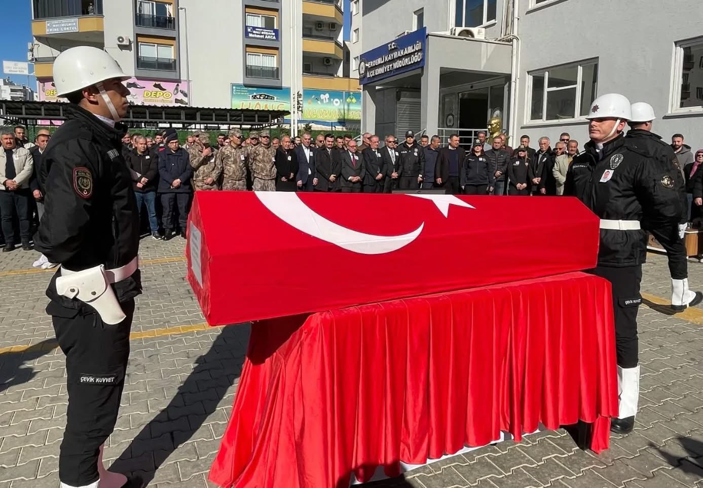 MERSİN EMNİYETİNİN ACI KAYBI: POLİS MEMURU BEKİR ŞİMŞEK SON YOLCULUĞUNA UĞURLANDI