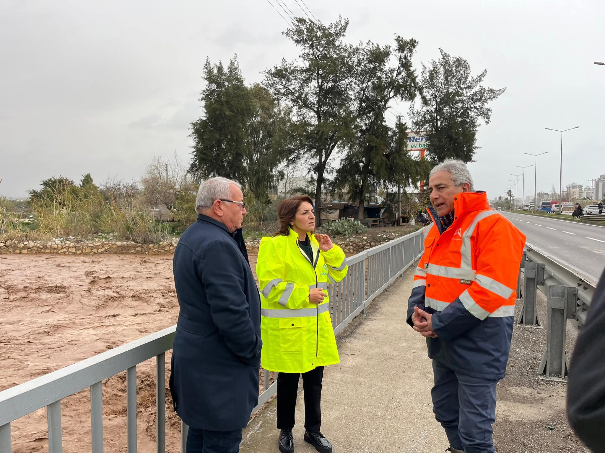Erdemli’de Sel Alarmı: Büyükşehir Sahada, Vatandaşın Yanında