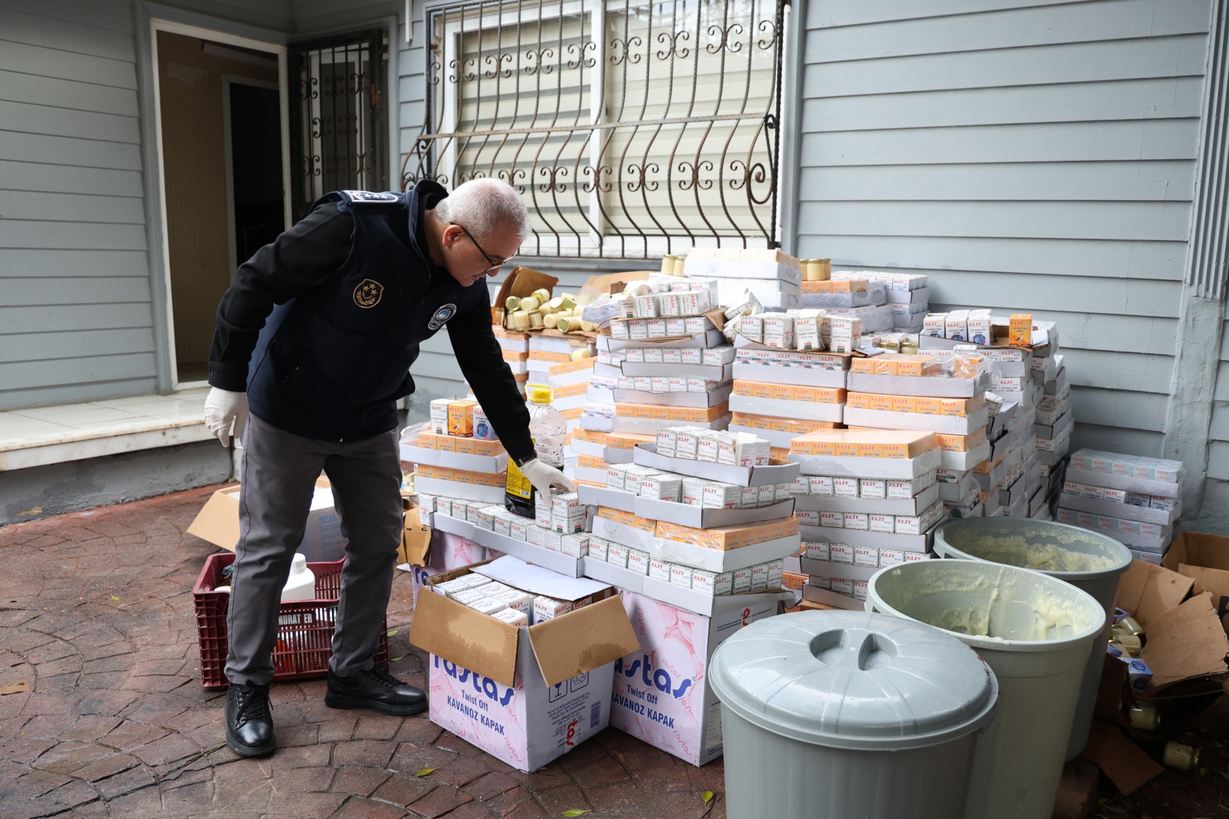 SAHTE AĞRI KESİCİ VE KAŞINTI KREMLERİNE EL KONULDU, 6 BİNİ AŞKIN ÜRÜN İMHA EDİLDİ