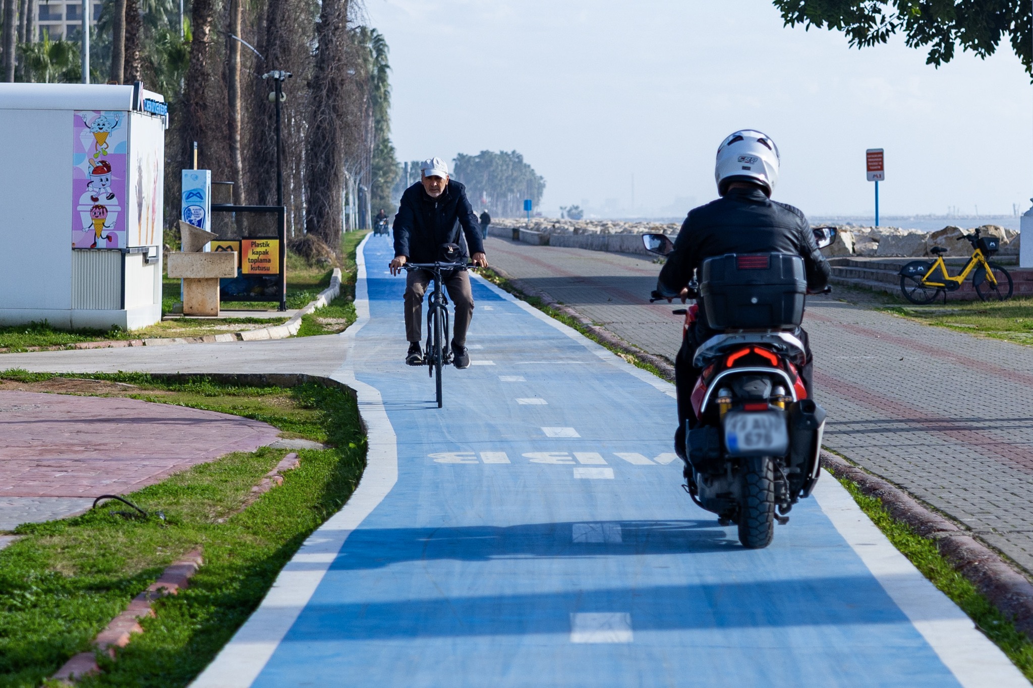 Mersin Büyükşehir, Yürüyüş Ve Bisiklet Yollarında Motorlu Taşıtlara Geçit Vermiyor