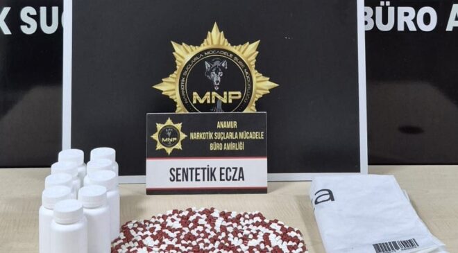 Mersin’in Anamur ilçesinde 489 adet sentetik ecza hapıyla yakalanan şüpheli tutuklandı.