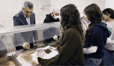 Vali Toros’tan Tarsus’ta Öğrenci Yurdunda İftar Ziyareti