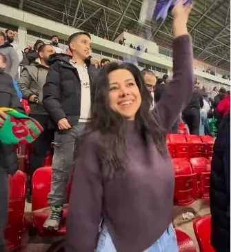 Görevden uzaklaştırılan hemşire tribünlerinde