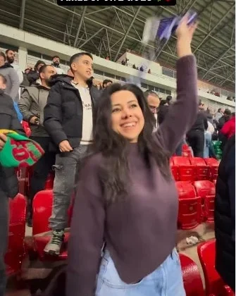 Görevden uzaklaştırılan hemşire tribünlerinde