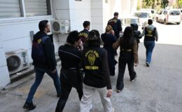 MERSİN POLİSİNDEN NOKTA OPERASYON: HIRSIZLIK ŞEBEKESİ MİNİBÜSTE KISKIVRAK!