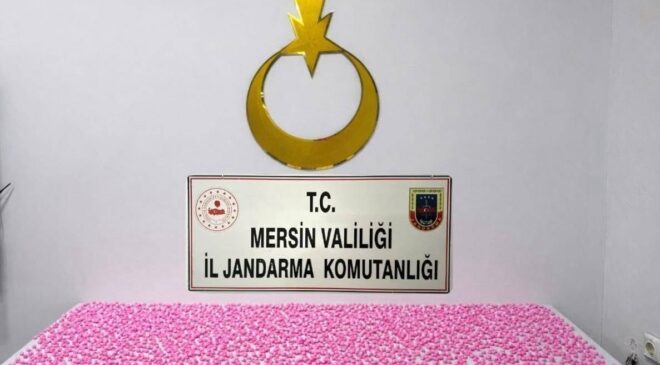 Mersin’de uyuşturucu haplarla yakalanan 2 şüpheli tutuklandı