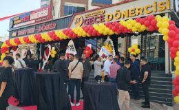 Mersin’in Meşhur Gece Dönercisi Soli’de İkinci Şubesini Açtı: Açılış Kurdelesini Mehmet Naci Durmaz Kesti!