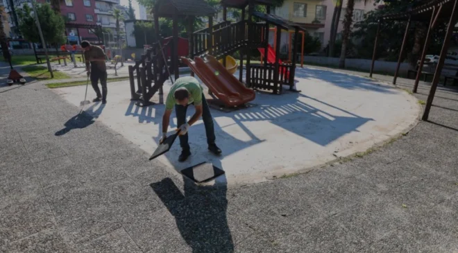 Mezitli Belediyesi parklarda yenileme çalışmalarına hız verdi