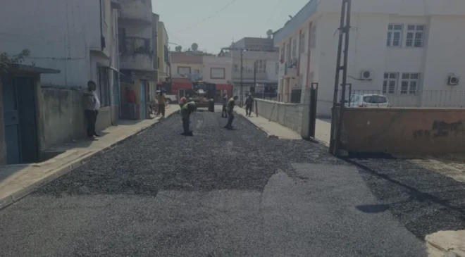 Akdeniz Belediyesi Mahallelerde Asfalt ve Kaldırım Çalışmalarını Hızlandırdı