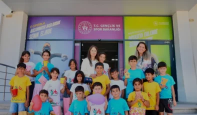 Dudu İrem Toros Tarsus Gençlik Merkezinde Çocuklarla Buluştu