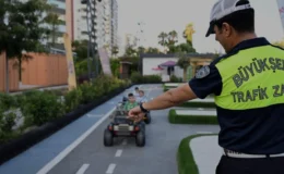 Mersin Büyükşehir Belediyesi miniklere uygulamalı trafik eğitimi verdi