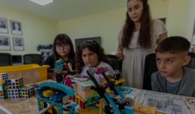 Mersinli Öğrenciler Rubik Küp Çözen Robot Geliştirdi