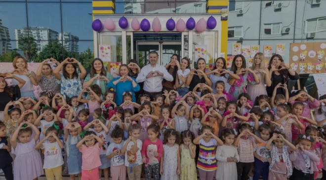 Mezitli Belediye Başkanı Tuncer Gelecekteki Ben Sergisini Gezdi