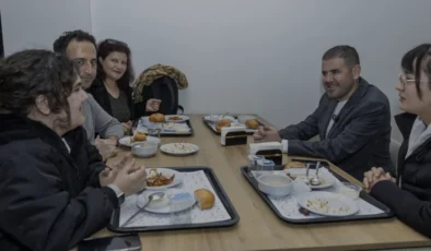 Mezitli Belediye Başkanı Tuncer Kent Lokantası İftarında Vatandaşla Buluştu