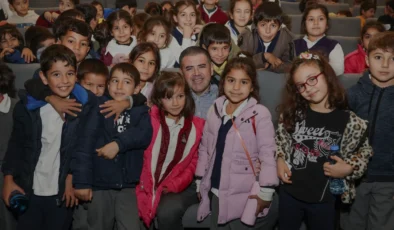 Mezitli Belediyesi çocukları ilk tiyatro deneyimiyle buluşturdu