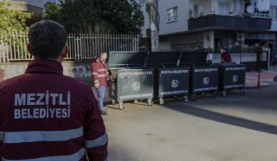 Mezitli Belediyesi çöp konteynerlerini onararak tasarruf sağlıyor