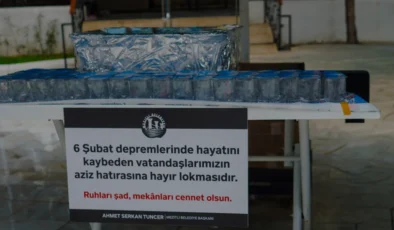 Mezitli Belediyesi deprem şehitleri anısına lokma dağıttı
