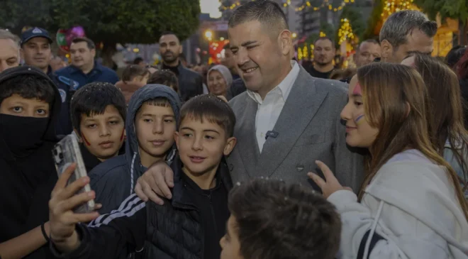 Mezitli Belediyesi Yılbaşı Pazarı Demokrasi Meydanında Açıldı