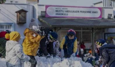 Mezitli Belediyesinden Anaokulu Öğrencilerine Kar Sürprizi