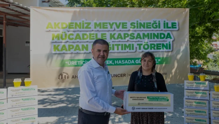 Mezitli Belediyesinden Çiftçilere Akdeniz Meyve Sineği Kapanı Desteği