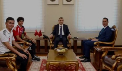 Vali Atilla Toros Dünya Şampiyonu Hamza Zopalıyı Kabul Etti