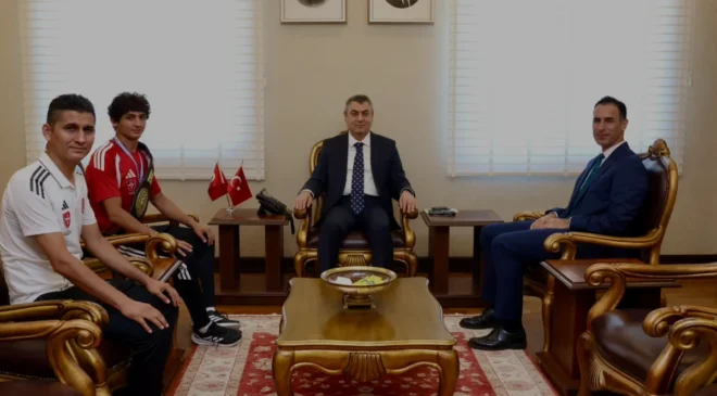 Vali Atilla Toros Dünya Şampiyonu Hamza Zopalıyı Kabul Etti