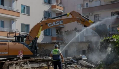 Yenişehir Belediyesinden Metruk Binalara Yıkım Operasyonu